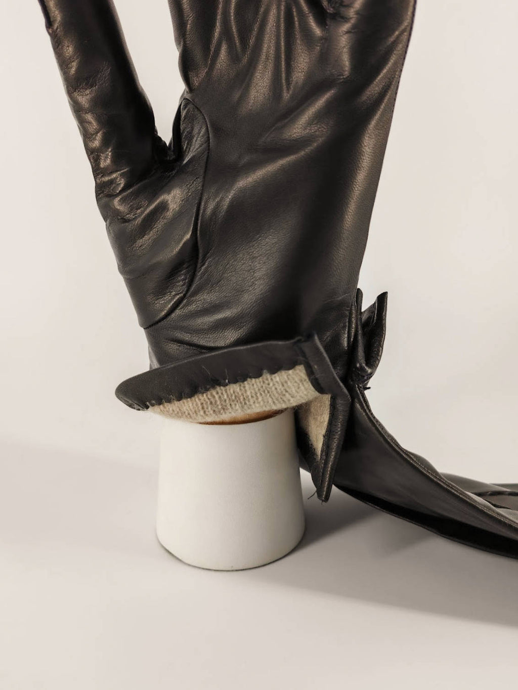 Dante . 3 Stitches . Cashmere