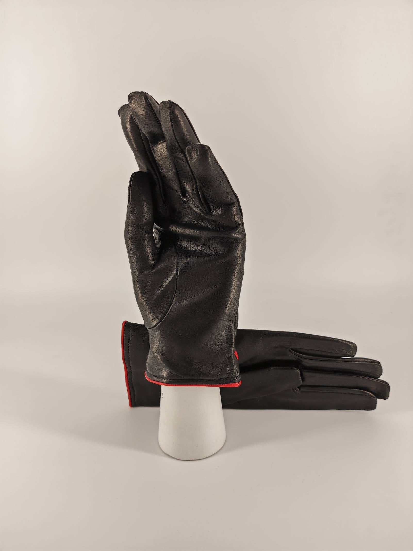 Emma . Pois . Cashmere