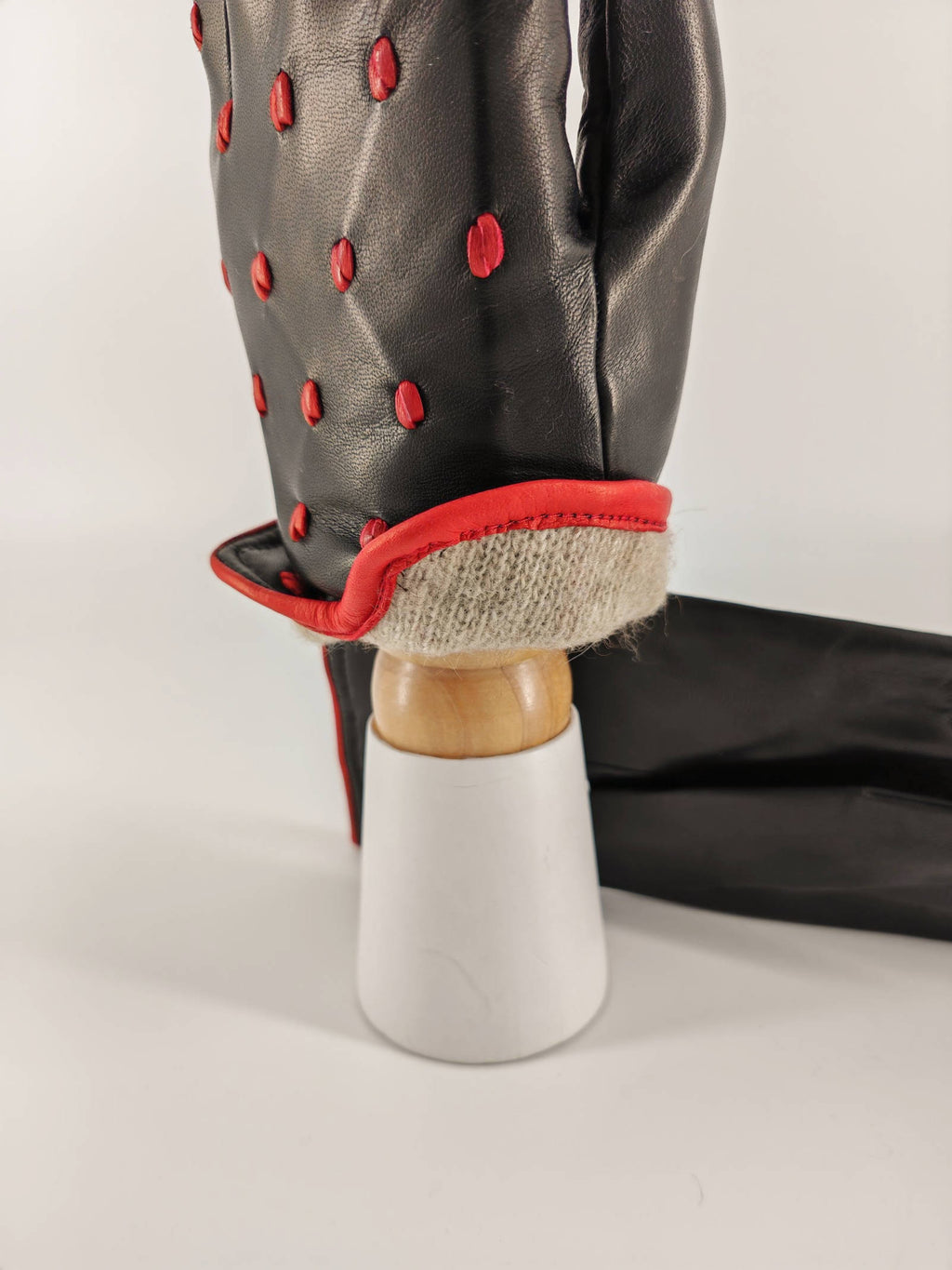 Emma . Pois . Cashmere