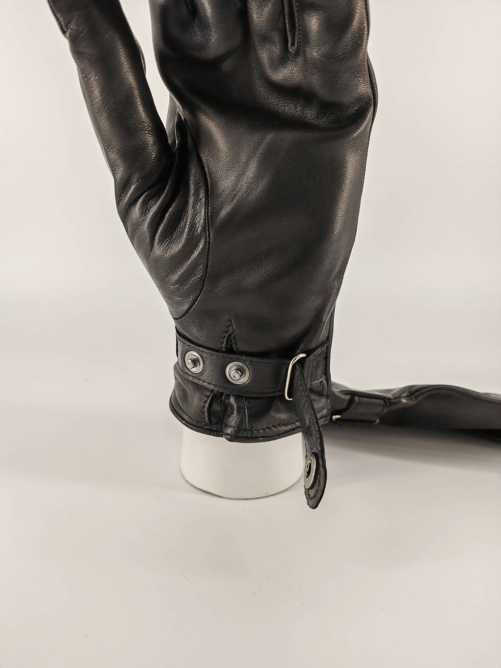 Amedeo . Bottone Sotto . Cashmere