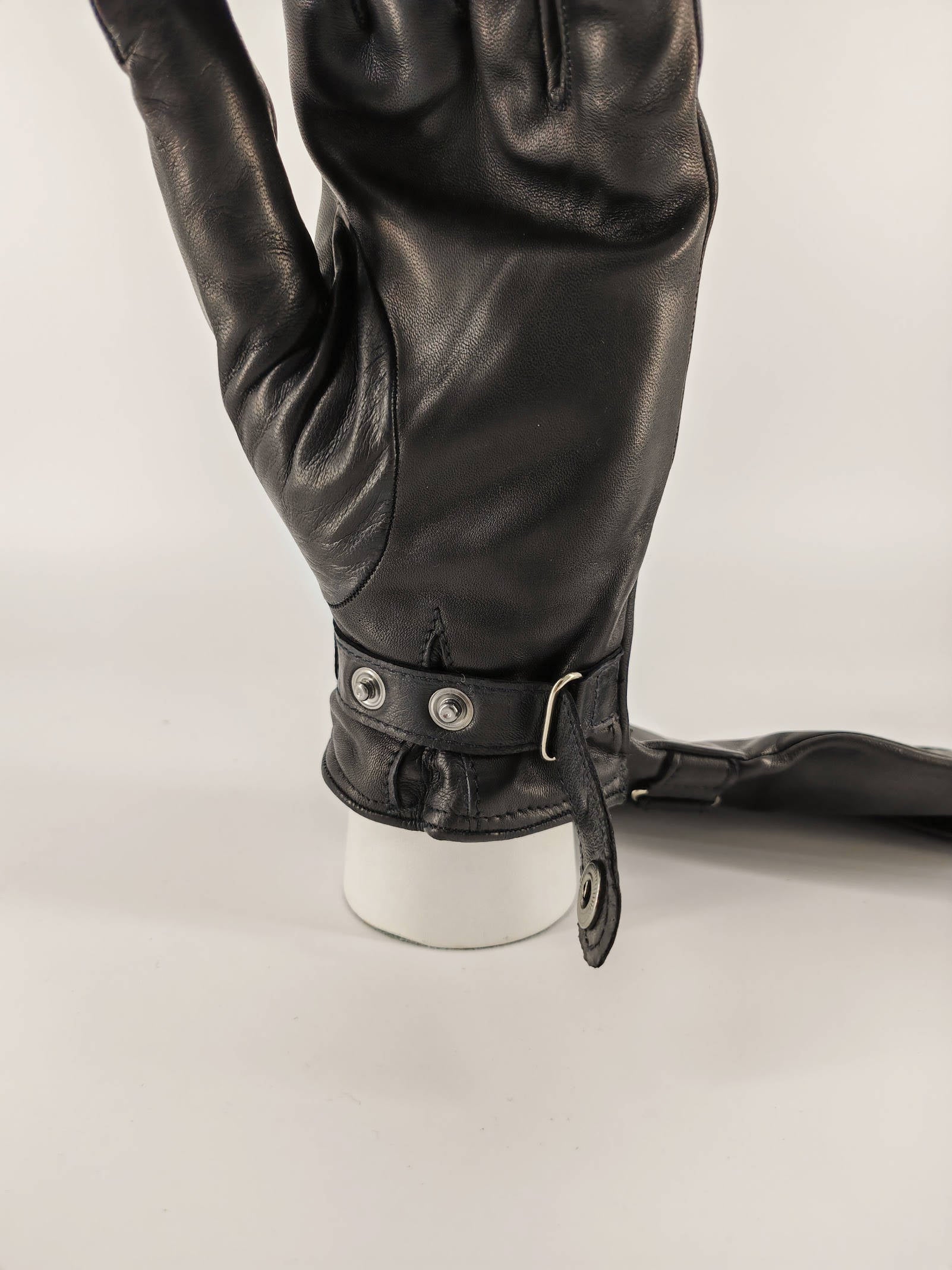 Amedeo . Bottone Sotto . Cashmere