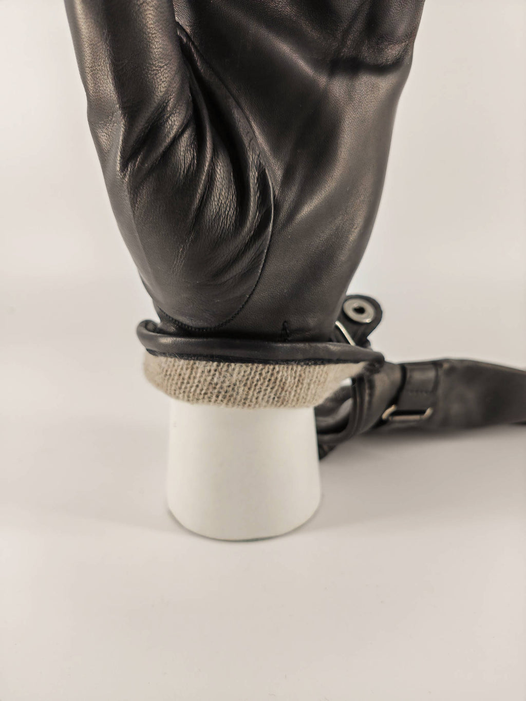 Amedeo . Bottone Sotto . Cashmere