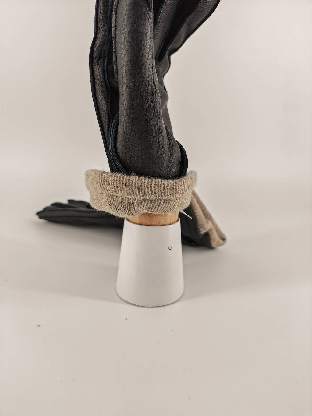 Raffaella . Deer Leather Strap . Cashmere