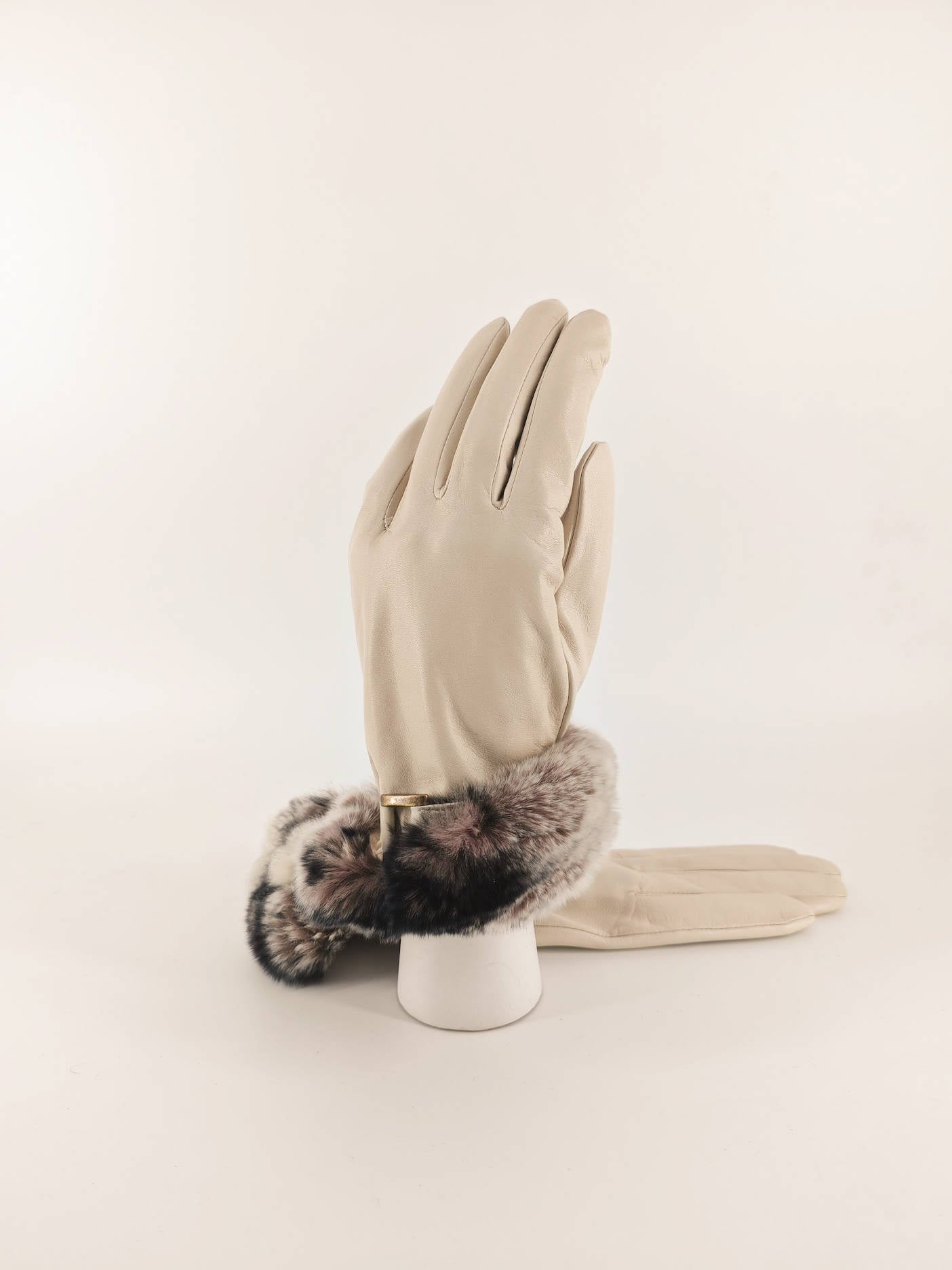 Virginia . Pelliccia e Fibbia