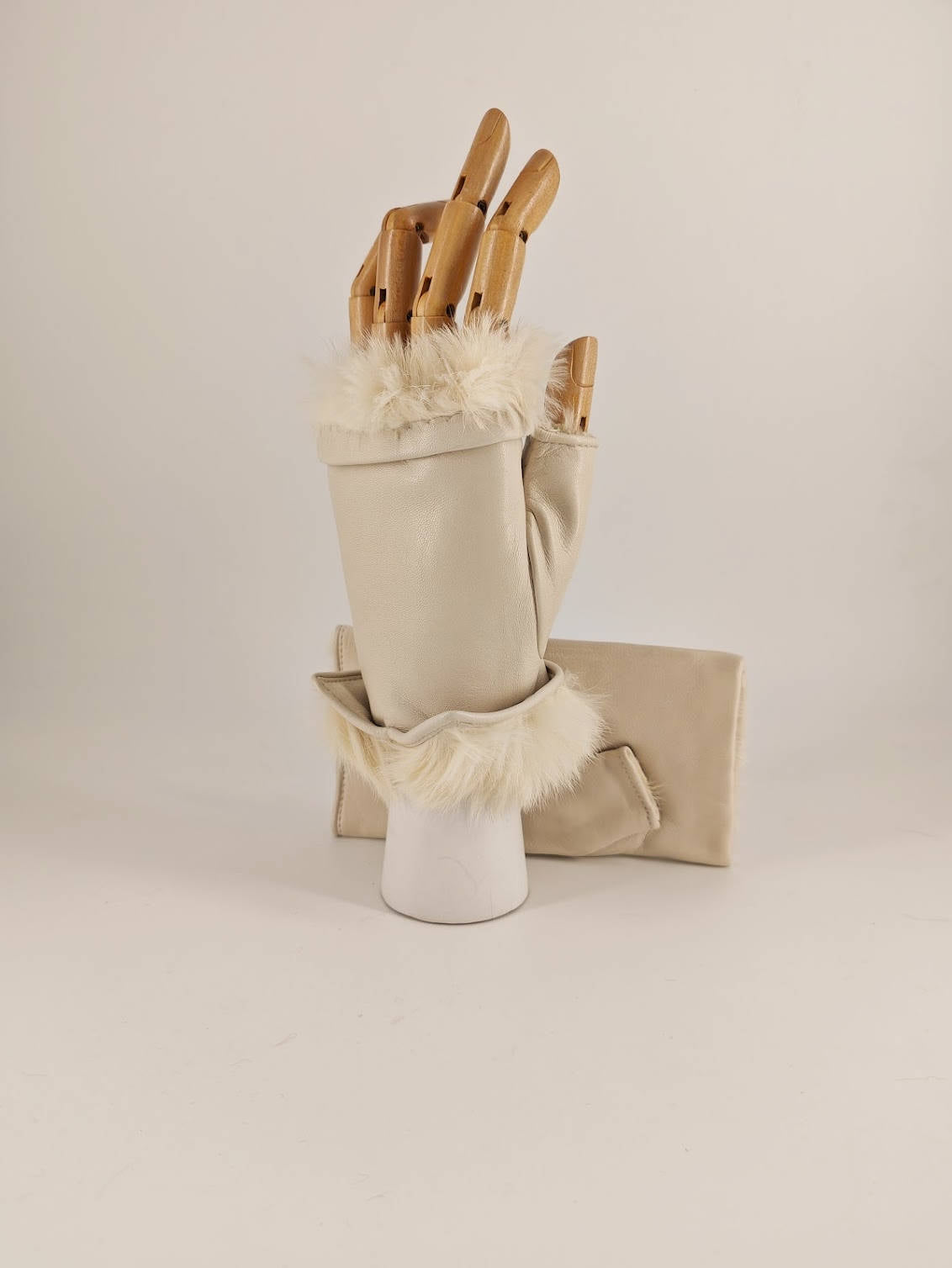 Bianca . Pelliccia Mezze Dita