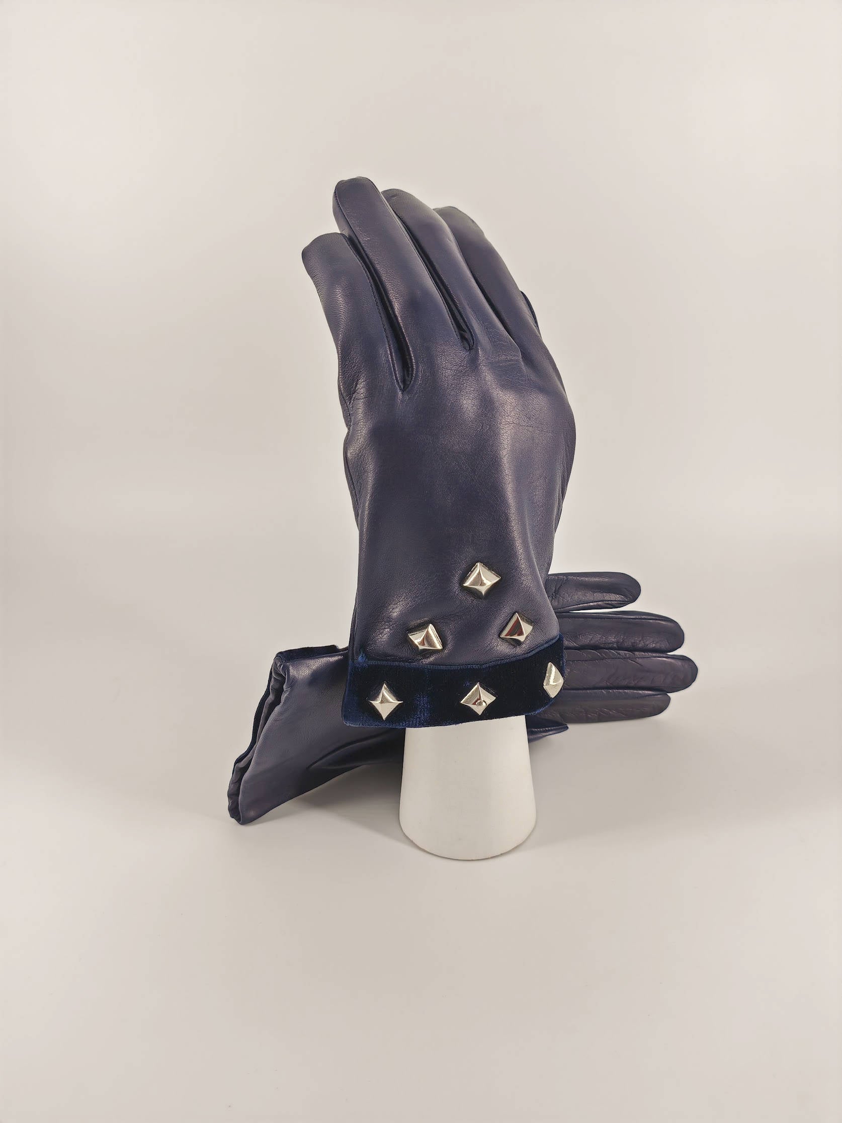 Cinzia . Borchie . Cashmere