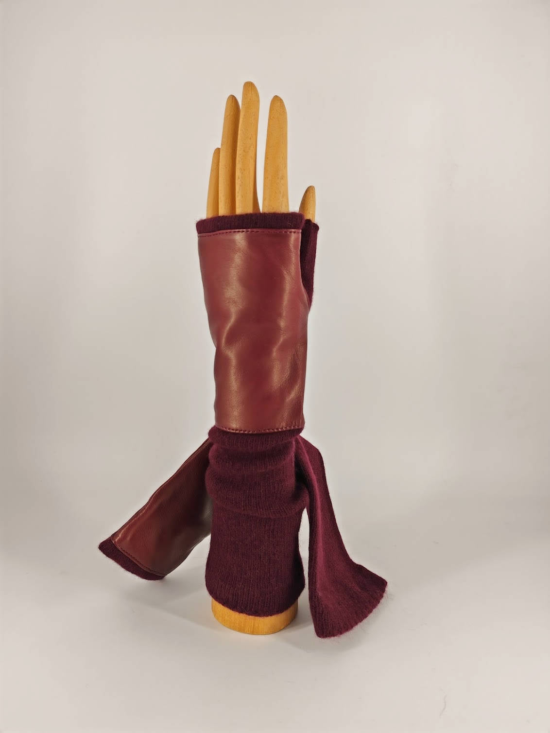 Clarice . Manicotto . Cashmere