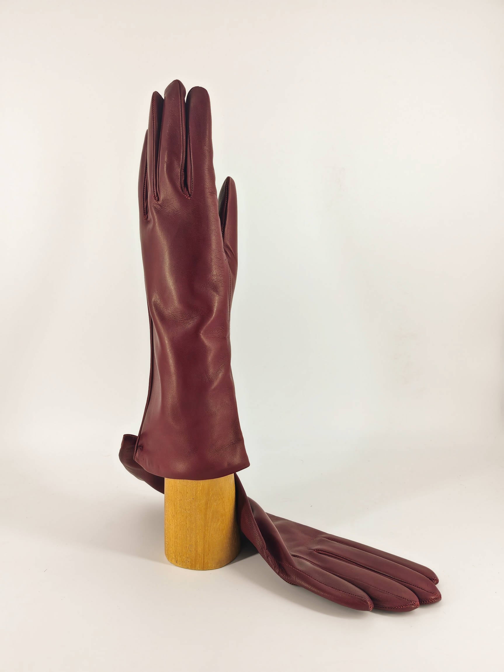 Costanza . Long 4 Inches . Cashmere