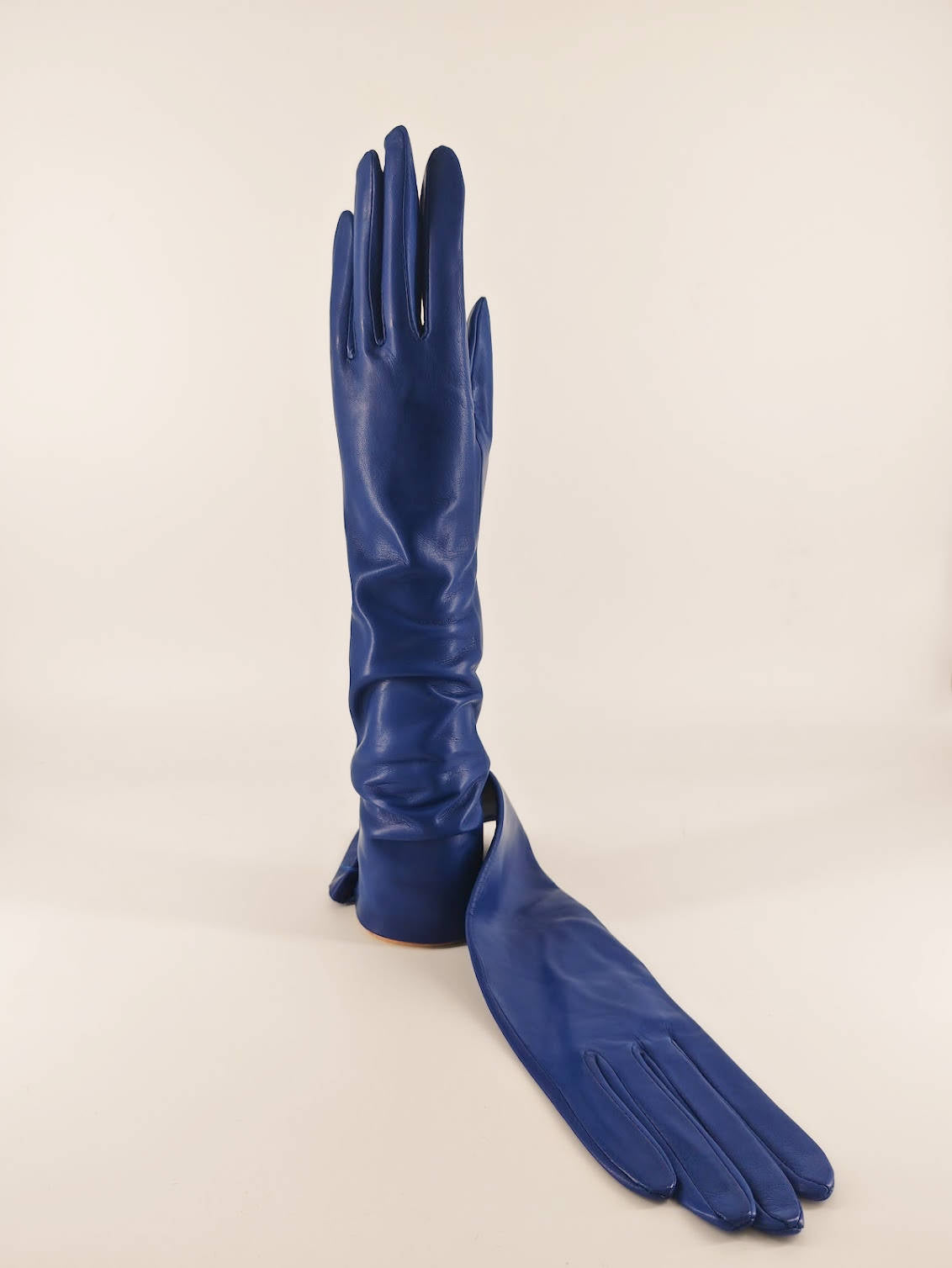 Elisabetta . Lunghi 8 Pollici . Seta