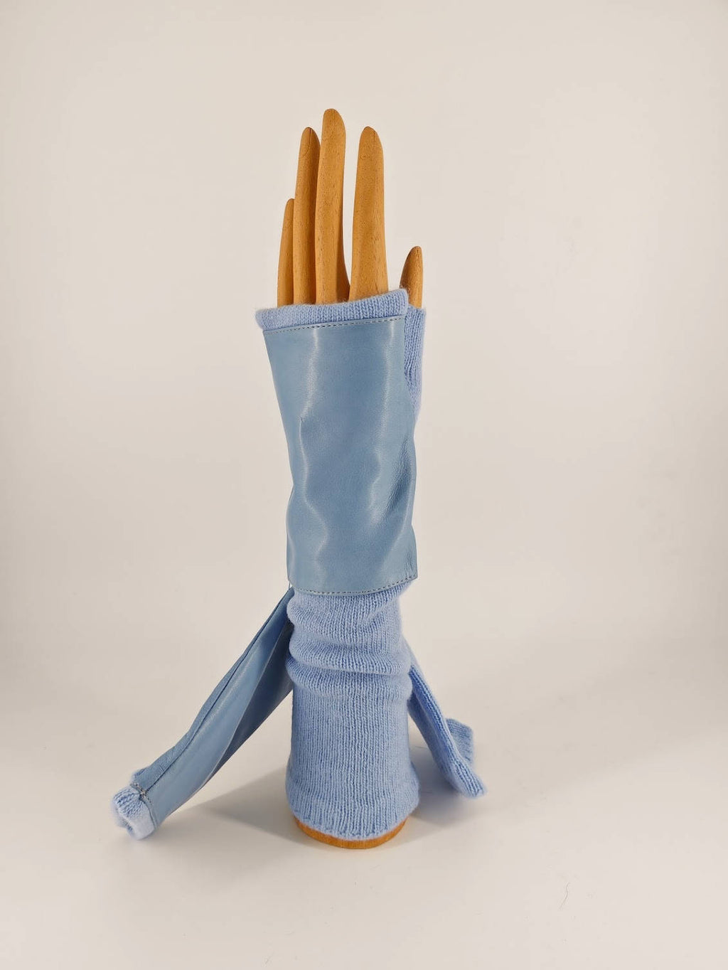 Clarice . Manicotto . Cashmere