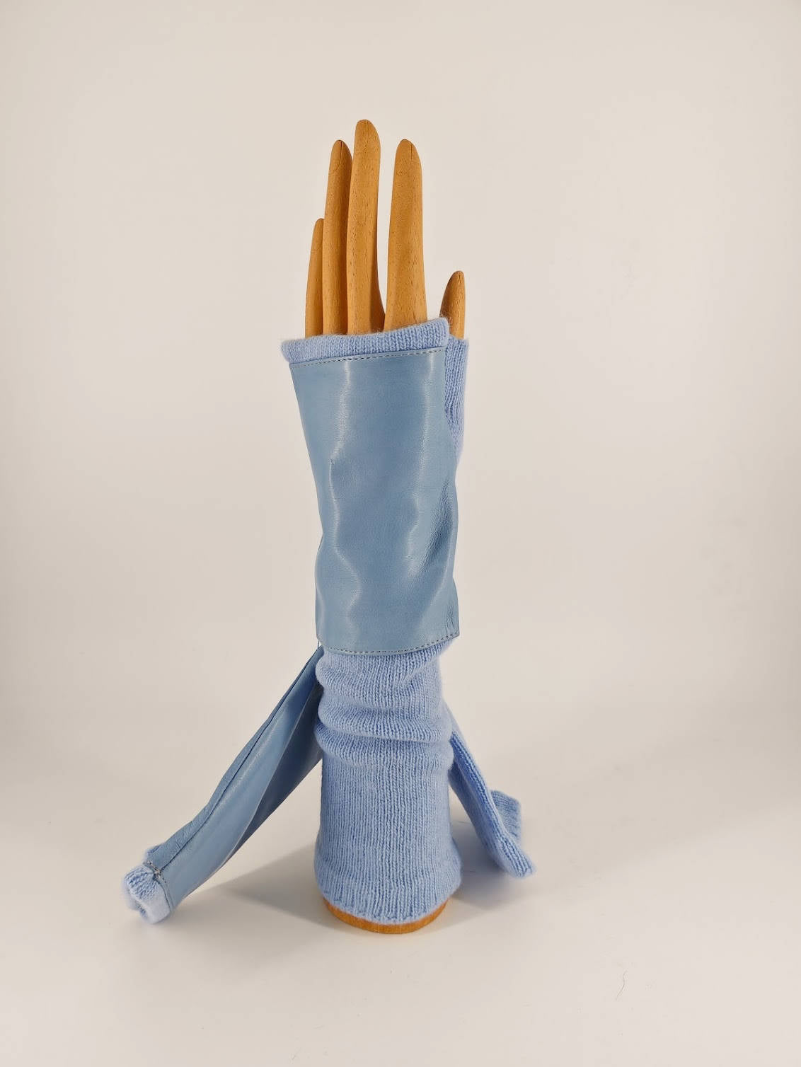 Clarice . Manicotto . Cashmere