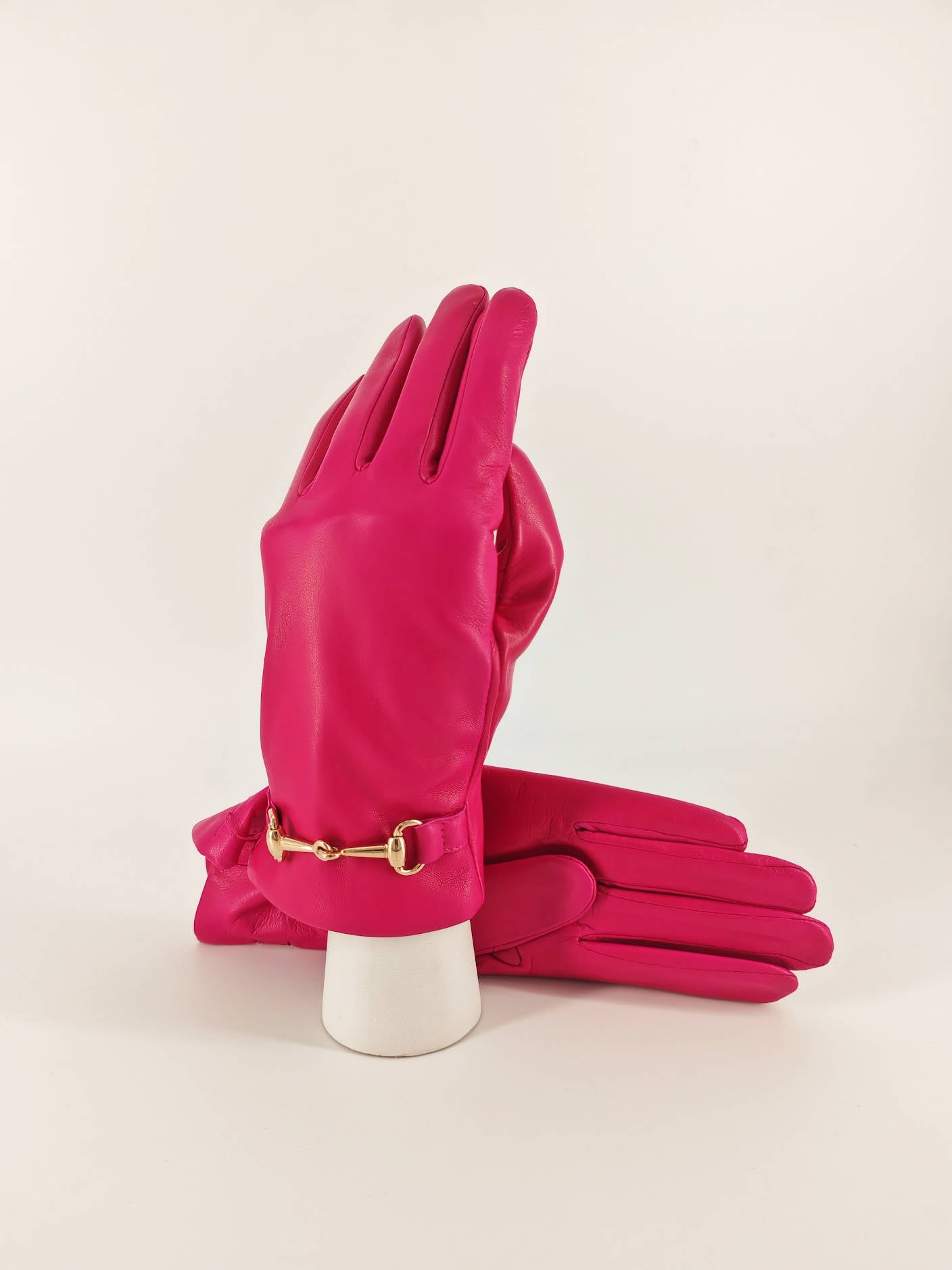 Lisa . Clamp . Cashmere