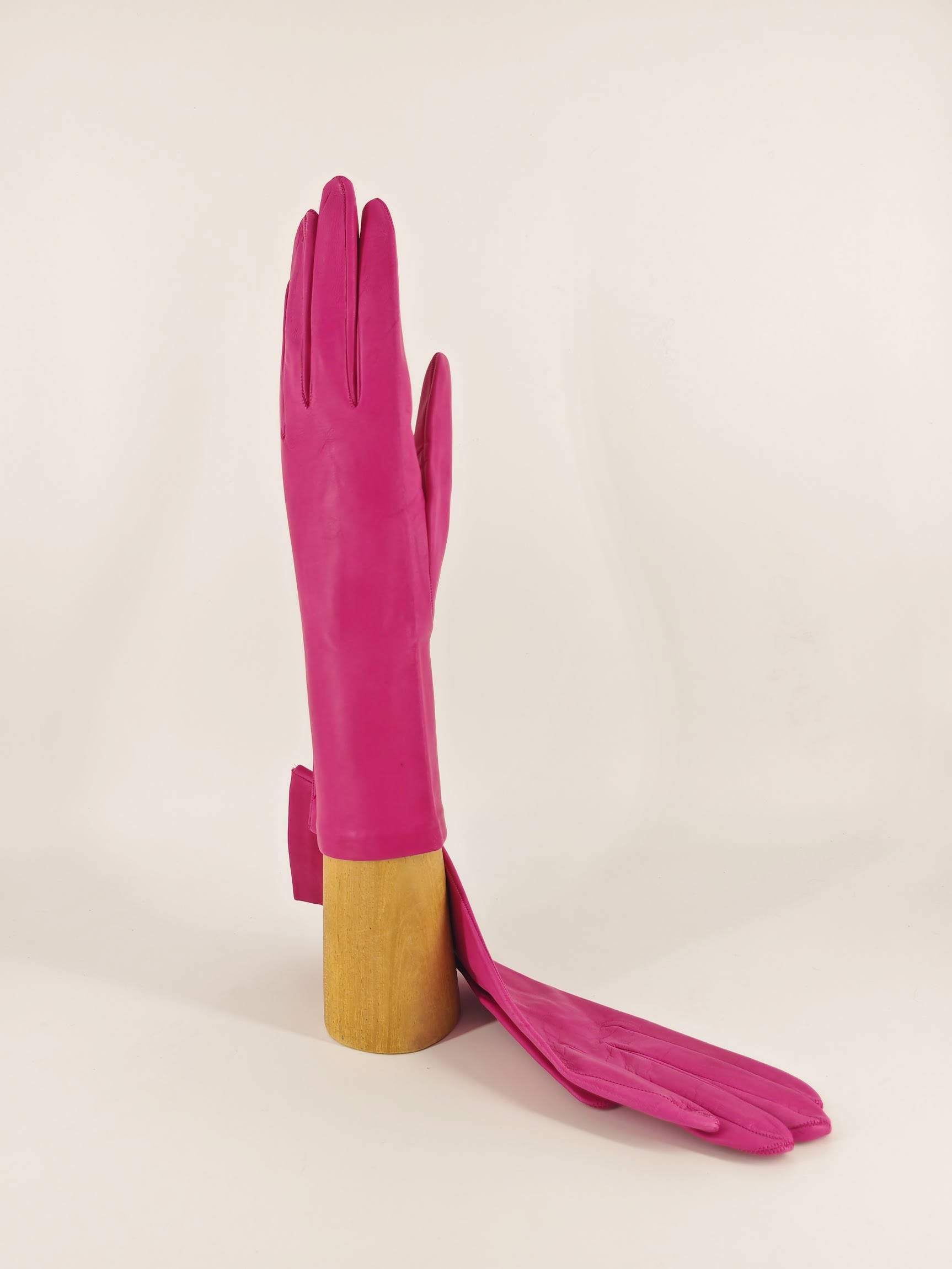 Costanza . Long 4 Inches . Cashmere