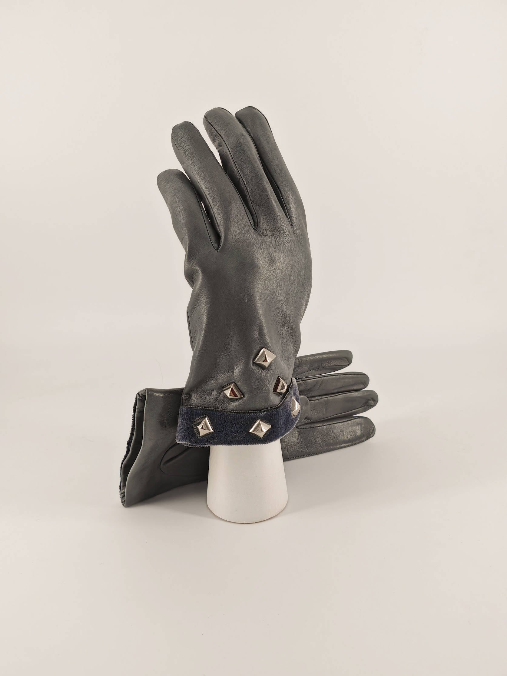 Cinzia . Borchie . Cashmere