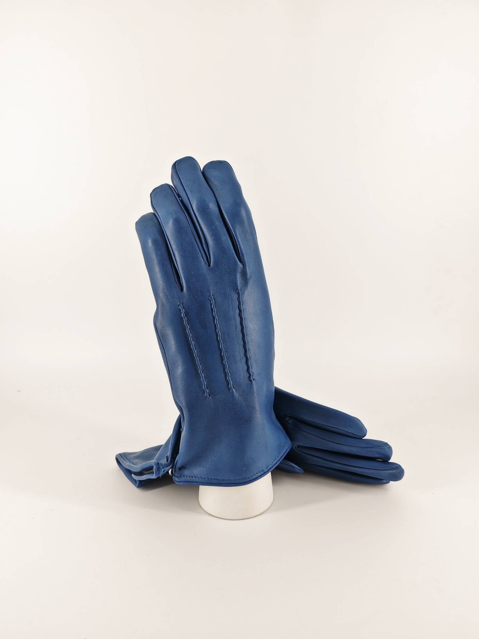 Amedeo . Bottone Sotto . Cashmere