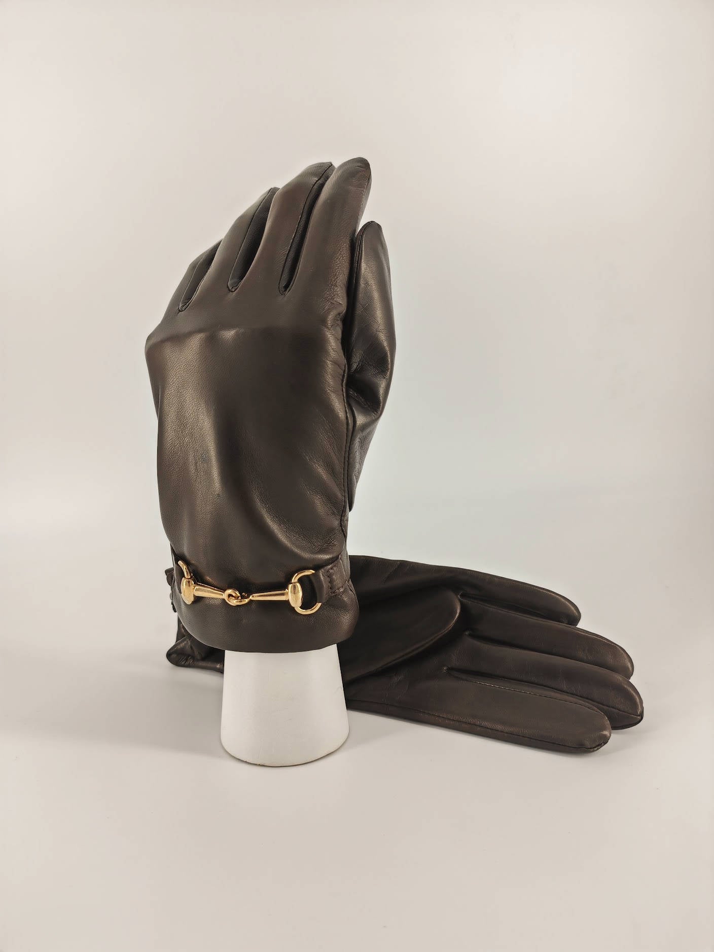 Lisa . Clamp . Cashmere