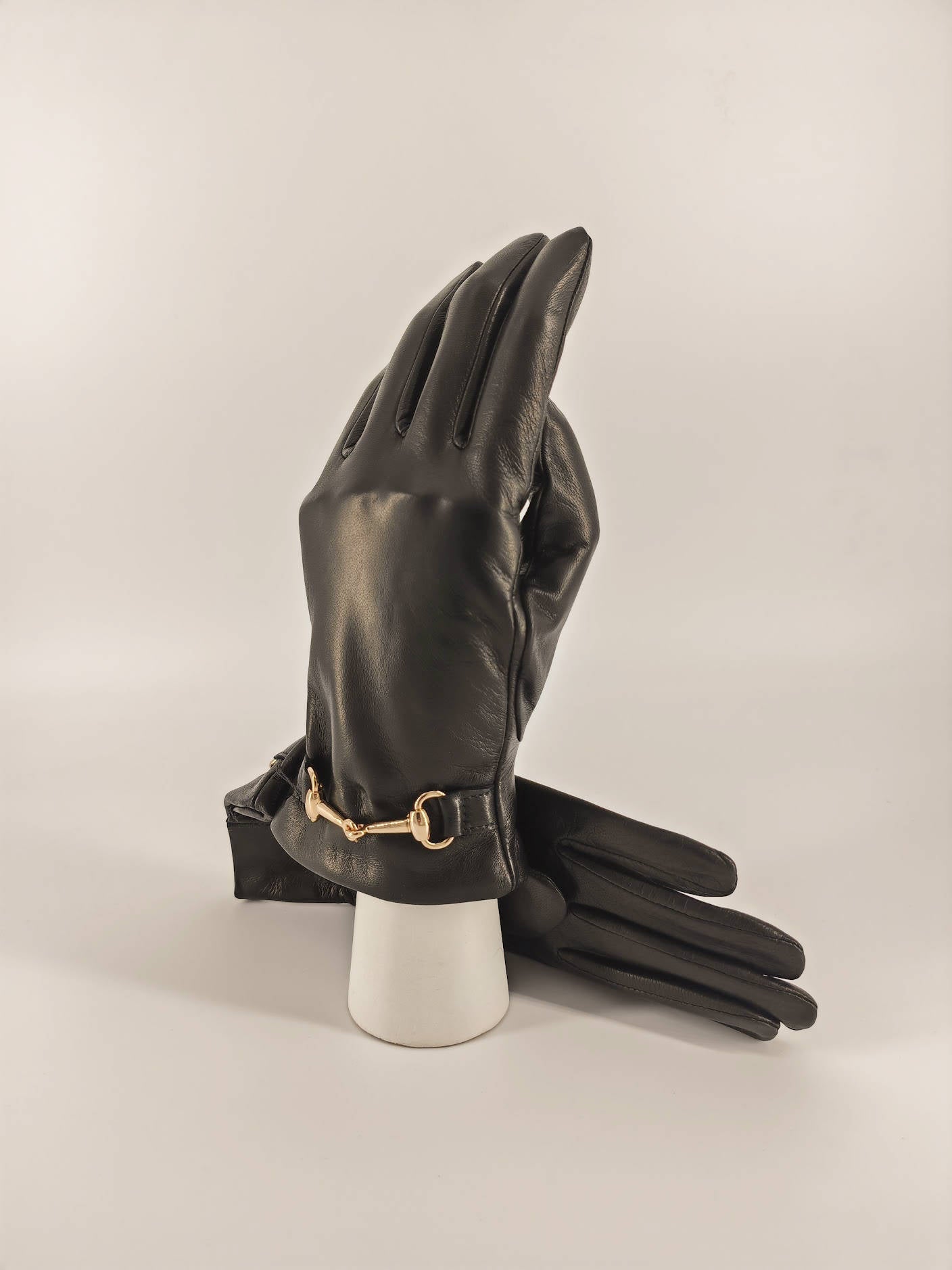 Lisa . Clamp . Cashmere