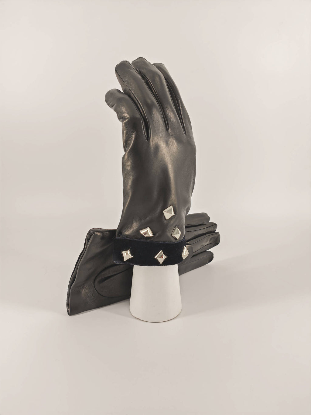 Cinzia . Borchie . Cashmere