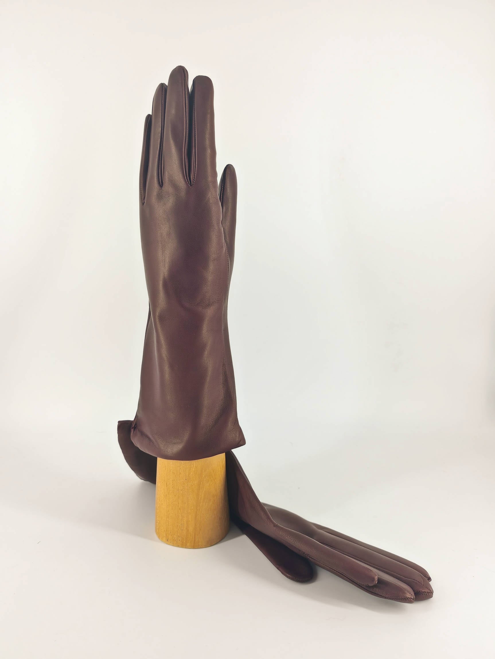 Costanza . Long 4 Inches . Cashmere