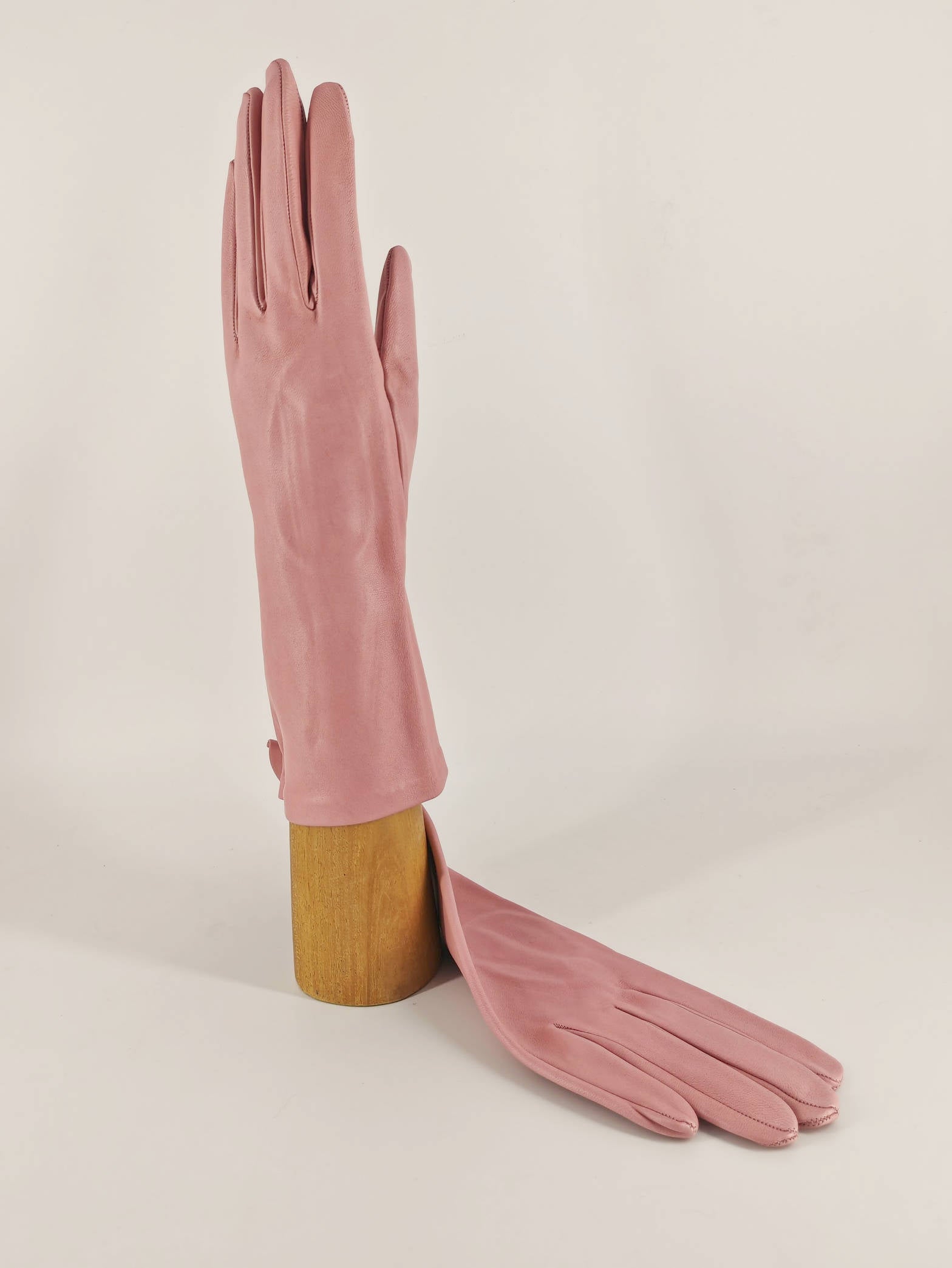 Costanza . Long 4 Inches . Cashmere