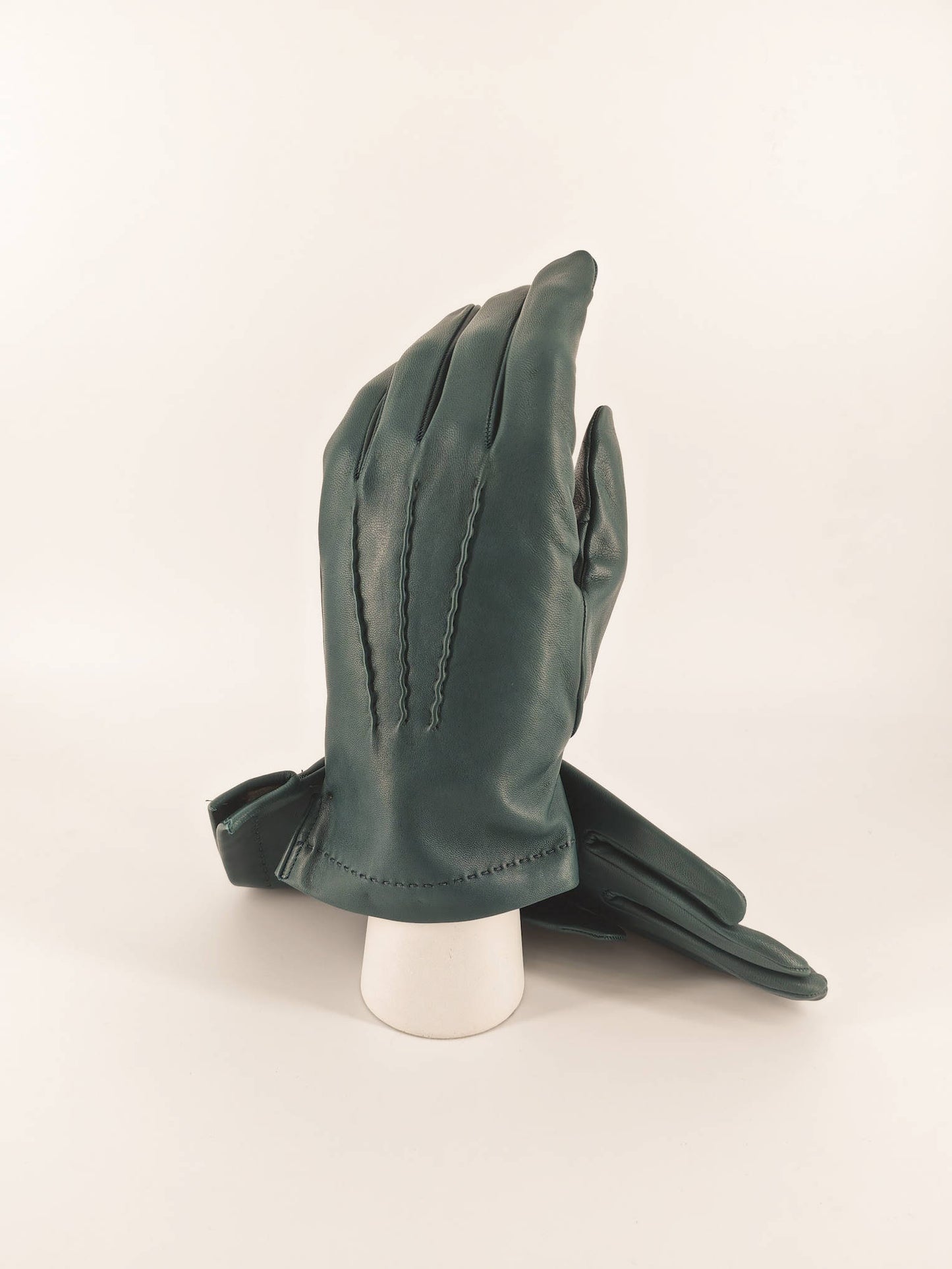 Dante . 3 Stitches . Cashmere